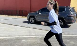 谷爱凌麻花辫现身三里屯 谷爱凌麻花辫现身三里屯