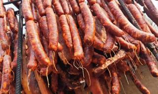 四川达州居民窗外挂满香肠